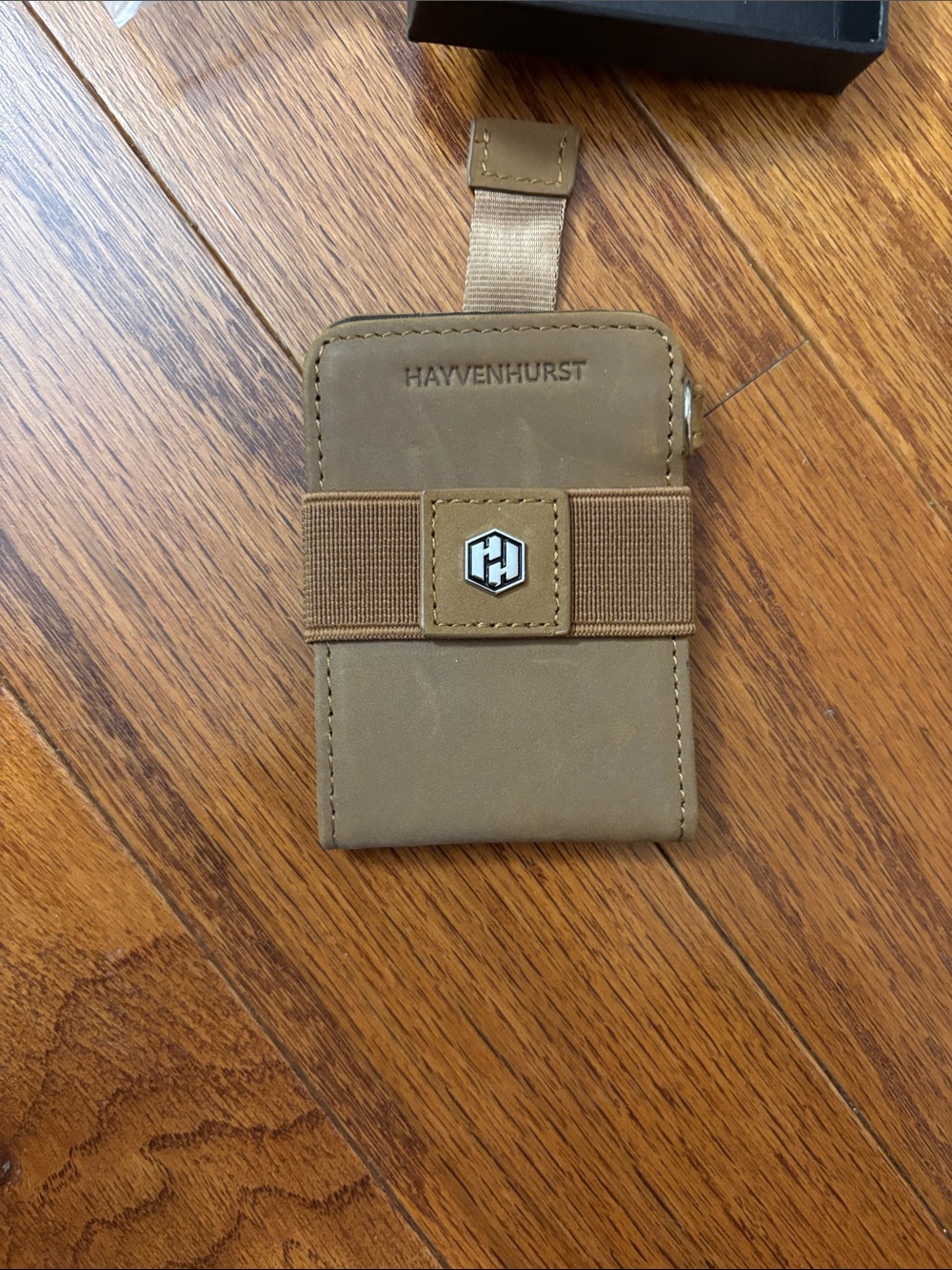 Men's wallet holds 12 cards and has a money clip